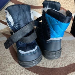 Blue boys snow boots